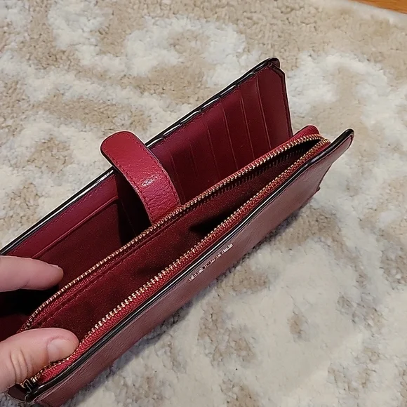 Large Coach wallet, red color - Picture 3 of 4